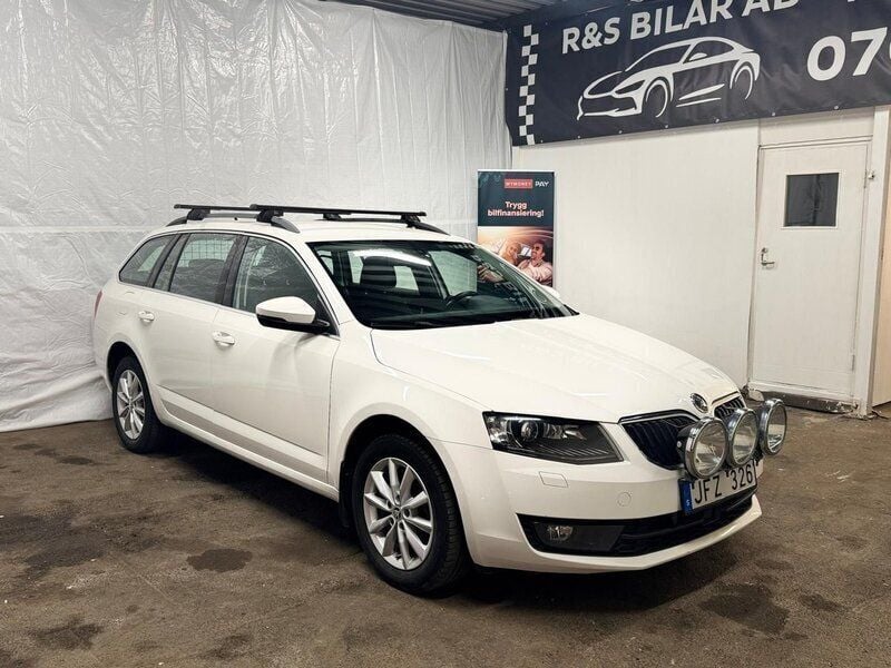 Vit Begagnad 2014 Skoda Octavia Ambition Kombi | 104 900 kr (Marknadspris) - Bild 1/4