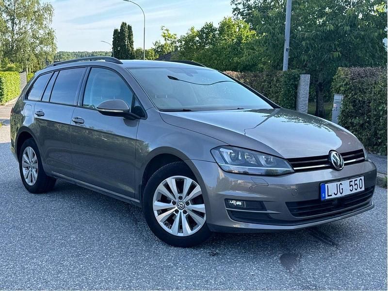 Grå Begagnad 2014 VW Golf VII Kombi | 110 000 kr (Marknadspris) - Bild 1/4