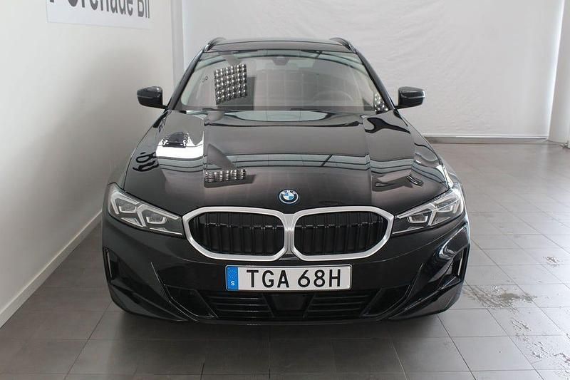 Begagnad BMW 330 Shadowline 184 HK (135 kW) 2025 Svart Kombi