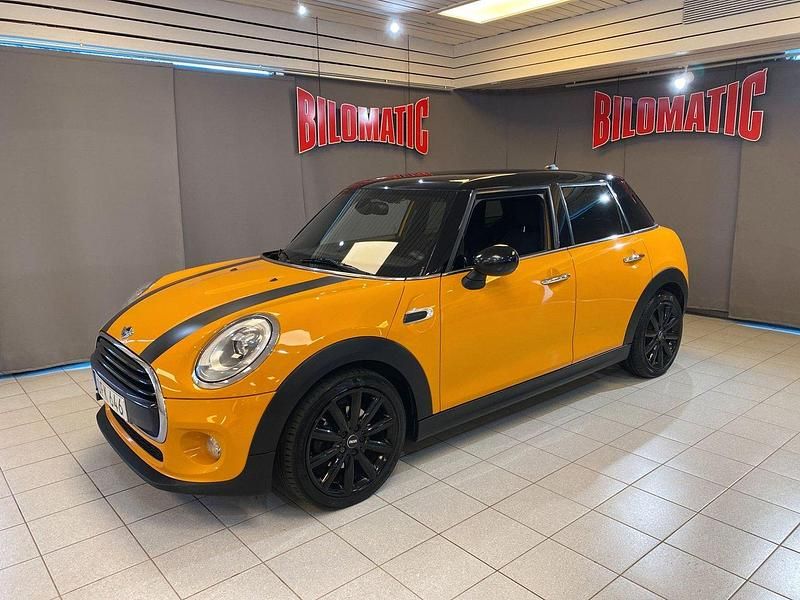 Flerfärgad Begagnad 2016 Mini Cooper Chili Halvkombi | 109 900 kr (Marknadspris) - Bild 1/4