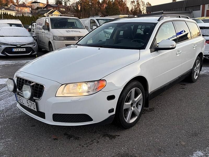 Vit Begagnad 2009 Volvo V70 Kombi | 59 900 kr (Lite dyr) - Bild 1/4