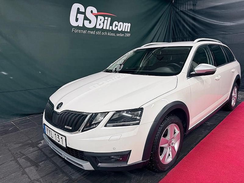 Vit Begagnad 2017 Skoda Octavia Scout Kombi | 258 900 kr (Dyr) - Bild 1/4