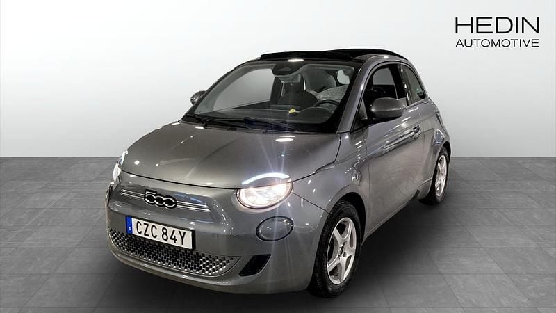 Svart Begagnad 2022 Fiat 500e Icon Halvkombi | 229 900 kr (Dyr) - Bild 1/4