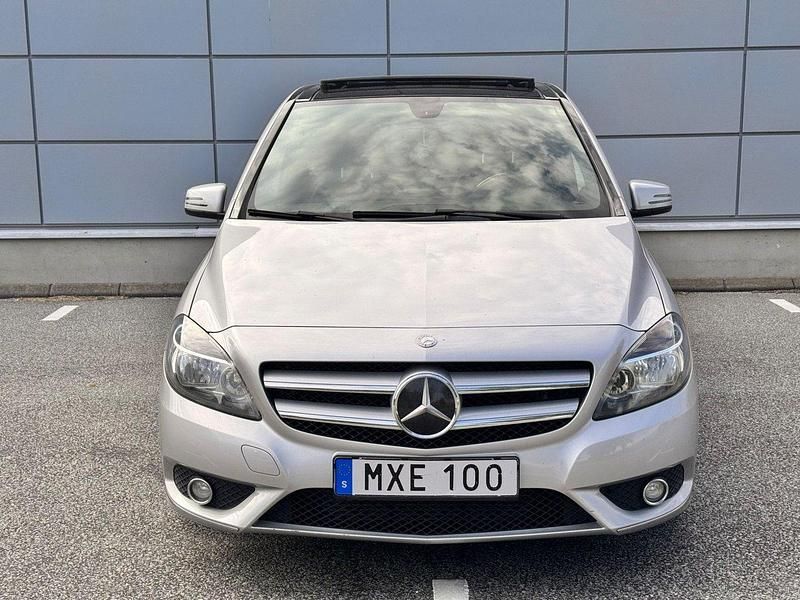 Silver Begagnad 2012 Mercedes B180 Minibuss | 78 000 kr (Marknadspris) - Bild 1/4