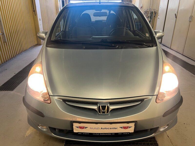 Ljusblå (blå) Begagnad 2008 Honda Jazz Halvkombi | 59 900 kr (Lite dyr) - Bild 1/4