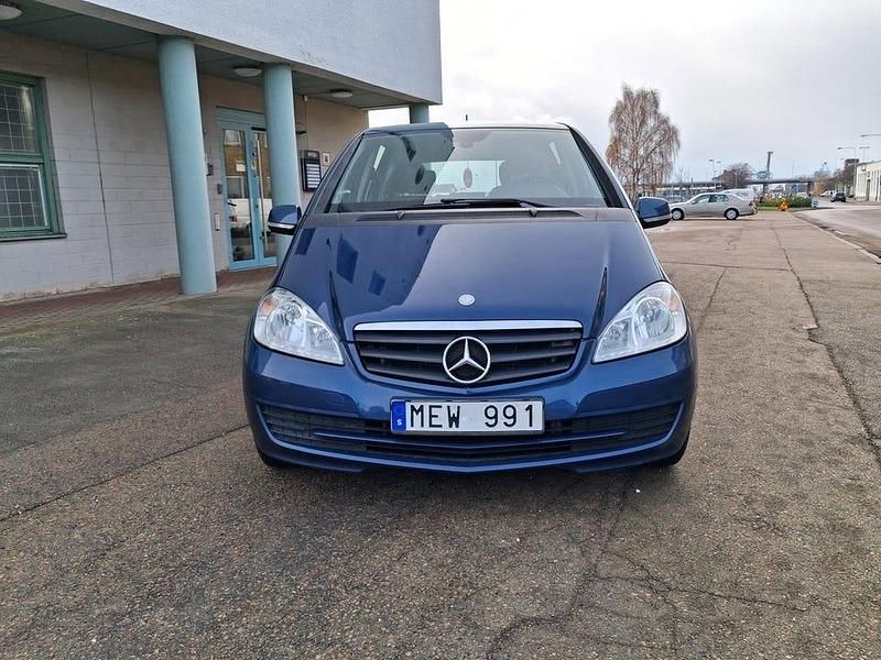 Blå Begagnad 2012 Mercedes A160 Classic Halvkombi | 49 900 kr (Superpris) - Bild 1/4