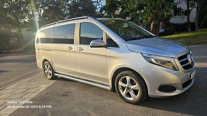 Silver Begagnad 2018 Mercedes V250 Avantgarde Minibuss | 398 000 kr (Superpris) - Bild 1/4