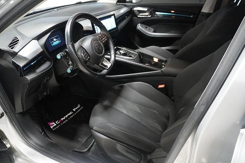 Begagnad MG MG5 EV 130 kW (177 HK) 2022 Medael silver Kombi