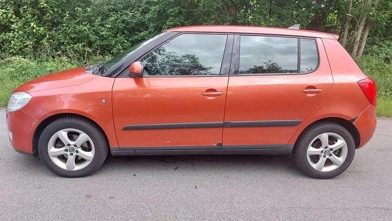 Begagnad Skoda Fabia 86 HK (63 kW) 2007 Orange Halvkombi