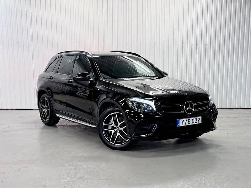 Svart Begagnad 2018 Mercedes GLC350 AMG | 244 500 kr (Marknadspris) - Bild 1/4