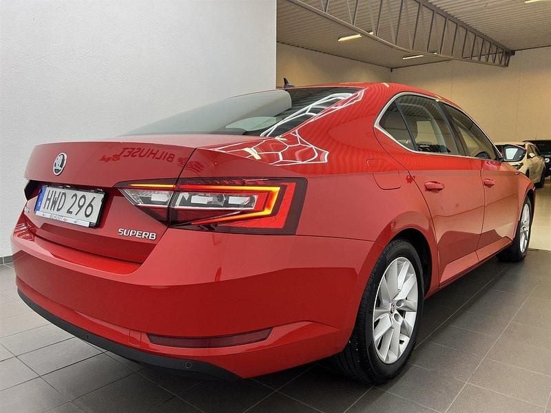 Begagnad Skoda Superb Style 150 HK (110 kW) 2016 Röd Halvkombi