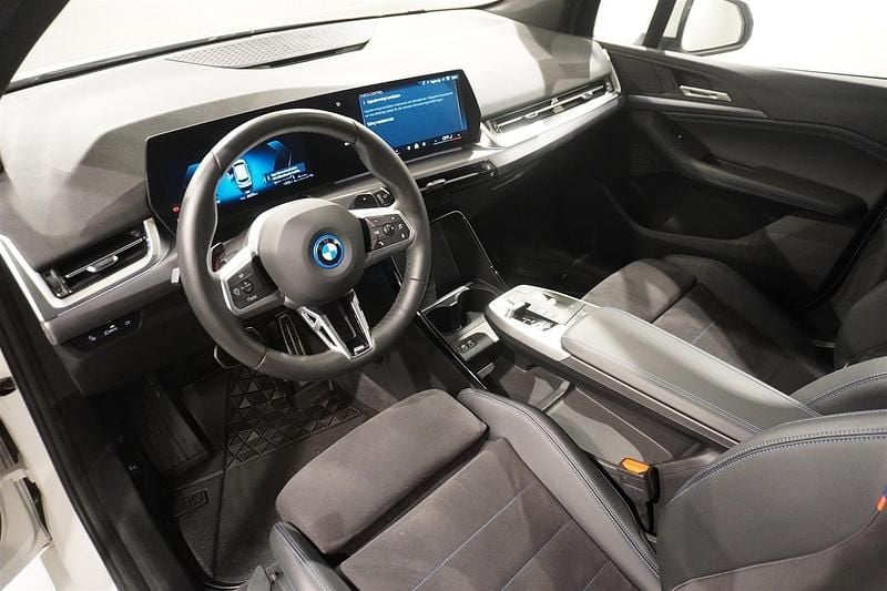Begagnad BMW 225 Active Tourer M Sport 2025 Vit Minibuss