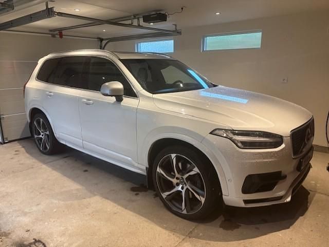 Vit Begagnad 2019 Volvo XC90 R-Design SUV | 399 000 kr (Bra pris) - Bild 1/4