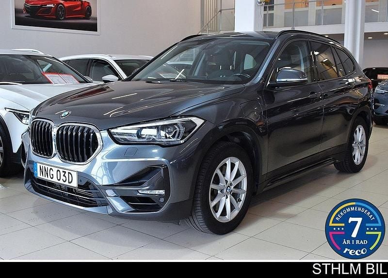 Grå Begagnad 2020 BMW X1 Sport Line SUV | 249 000 kr (Bra pris) - Bild 1/4