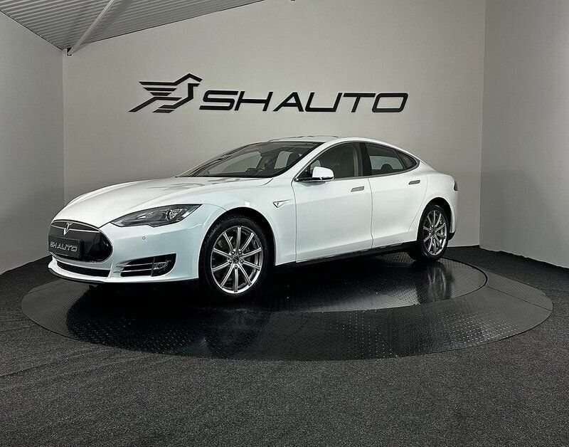 Vit Begagnad 2014 Tesla Model S Sedan | 329 900 kr (Marknadspris) - Bild 1/4