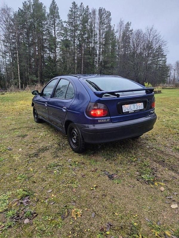 Begagnad 1999 Renault Mégane Halvkombi | 4 500 kr - Bild 1/4