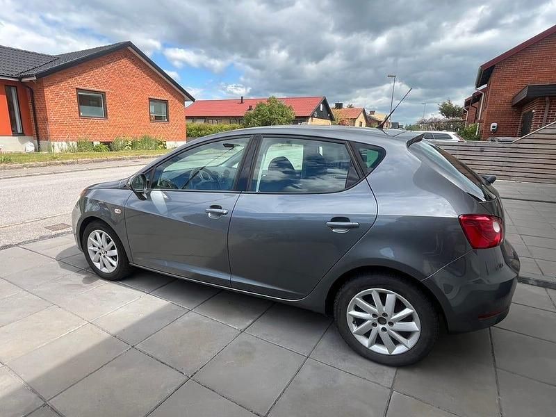 Begagnad Seat Ibiza 86 HK (63 kW) 2013 Gråmetallic