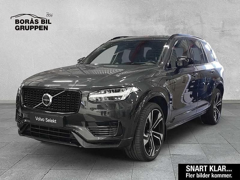 Grå Begagnad 2021 Volvo XC90 Pro SUV | 619 000 kr (Marknadspris) - Bild 1/4