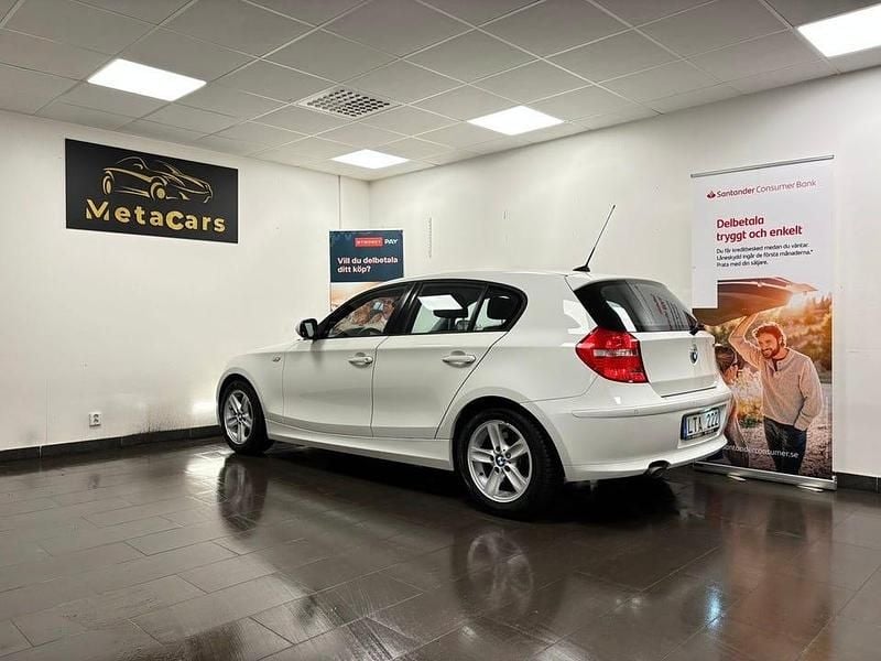 Begagnad BMW 118 Comfort Edition 143 HK (105 kW) 2011 Vit Halvkombi
