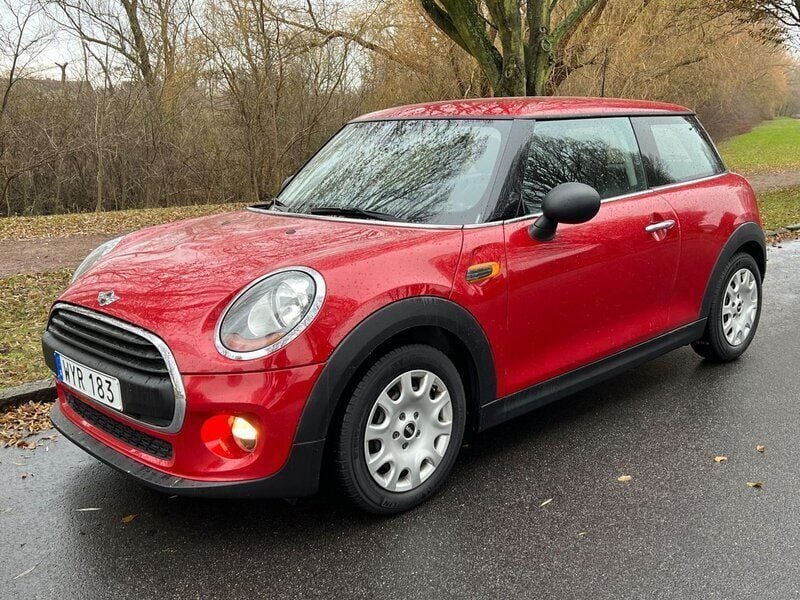 Röd Begagnad 2015 Mini ONE Pepper Halvkombi | 98 500 kr (Marknadspris) - Bild 1/4
