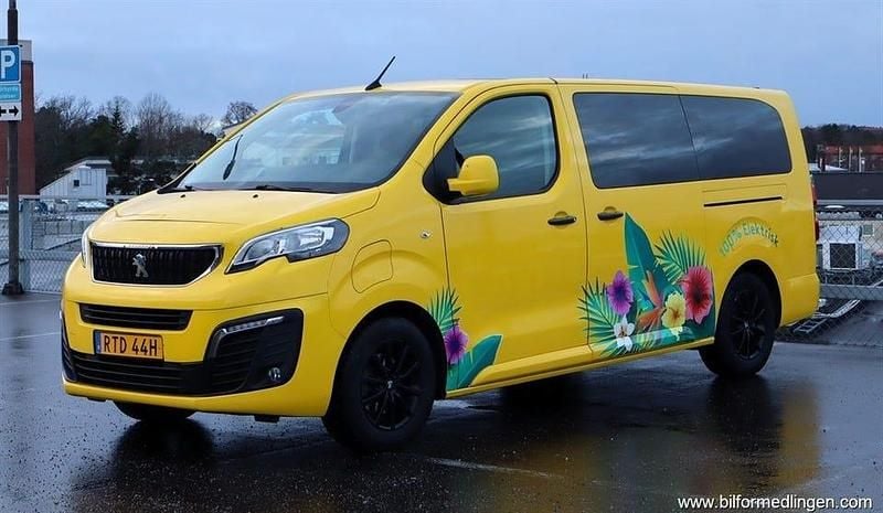 Grå Begagnad 2021 Peugeot e-Traveller S Minibuss | 299 900 kr - Bild 1/4