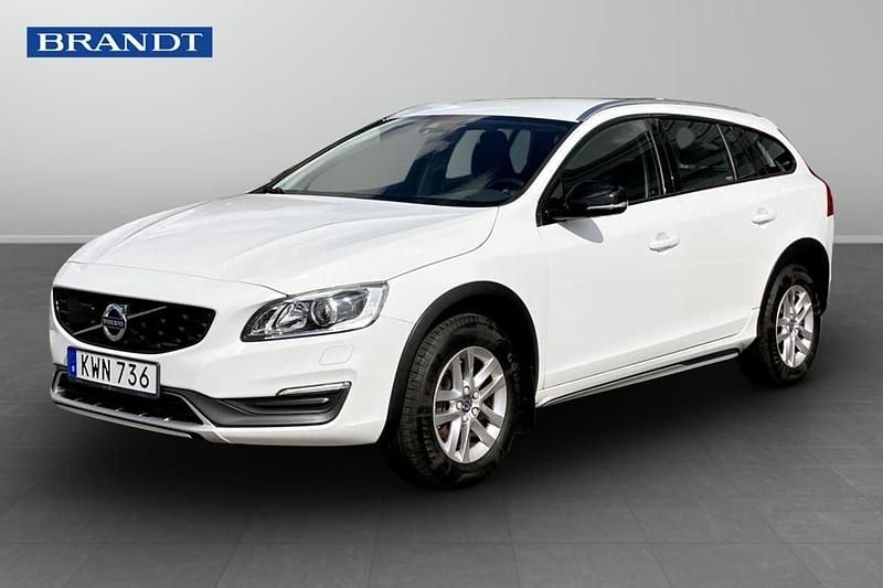 Vit Begagnad 2016 Volvo V60 CC Business Edition Kombi | 159 900 kr (Marknadspris) - Bild 1/4