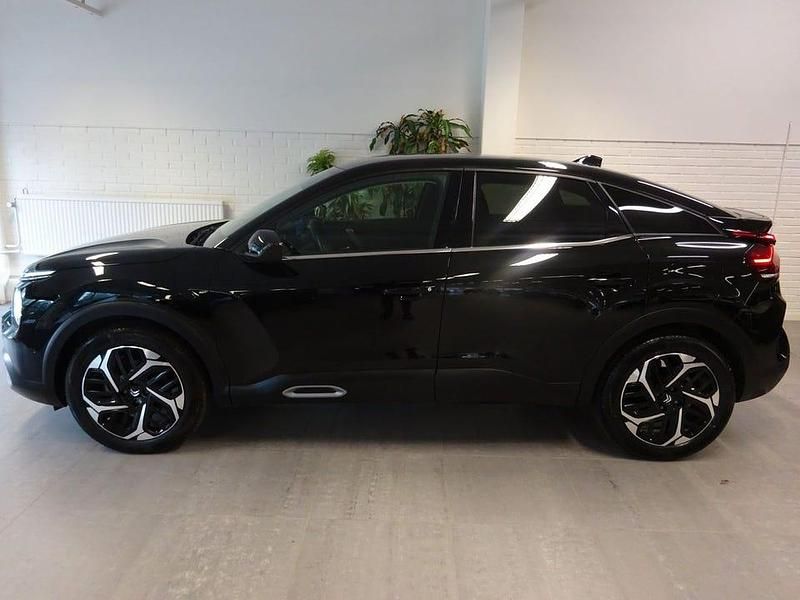Svart Begagnad 2024 Citroën C4 PureTech Halvkombi | 225 500 kr (Marknadspris) - Bild 1/4