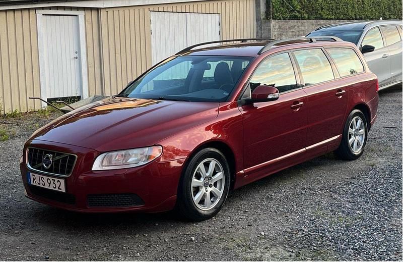 Röd Begagnad 2011 Volvo V70 Kombi | 70 000 kr (Marknadspris) - Bild 1/4