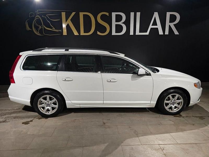 Begagnad Volvo V70 Momentum 163 HK (119 kW) 2012 Vit Kombi