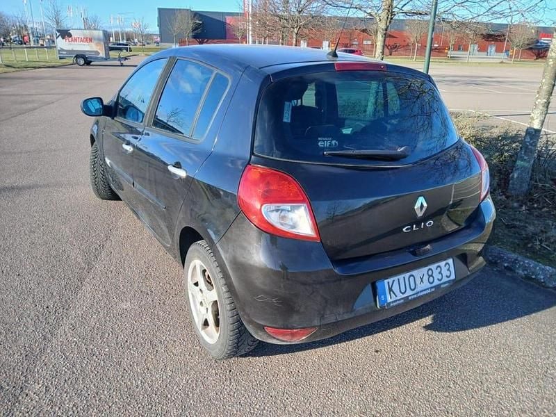 Begagnad Renault Clio R.S. 75 HK (55 kW) 2010 Svart Halvkombi