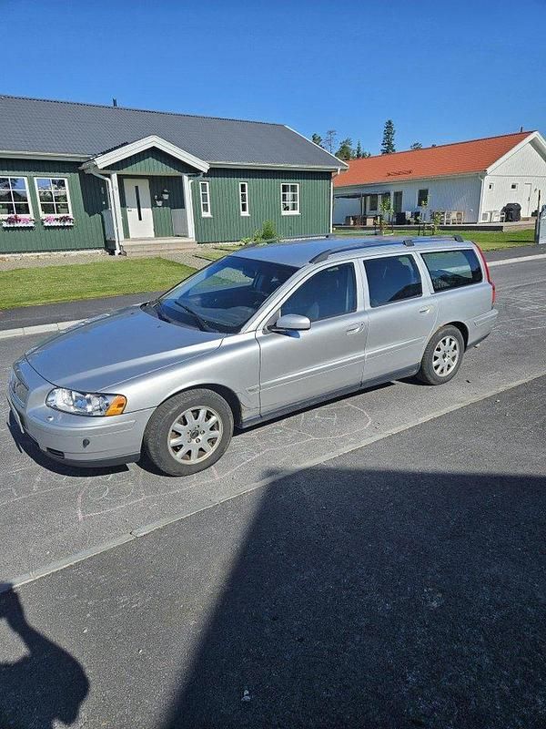 Grå Begagnad 2006 Volvo V70 Kombi | 33 900 kr (Marknadspris) - Bild 1/4
