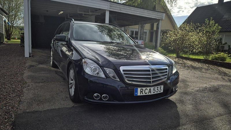Blå Begagnad 2010 Mercedes E200 Classic Kombi | 55 000 kr - Bild 1/3