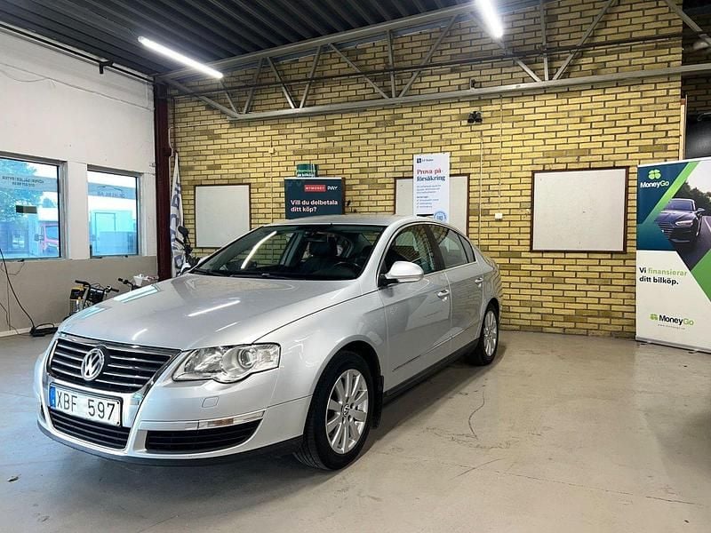 Silver Begagnad 2006 VW Passat Highline Sedan | 34 900 kr (Marknadspris) - Bild 1/4