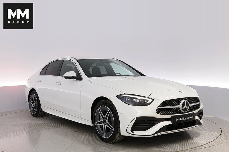 Vit (polarvit) Ny 2024 Mercedes C300e Sedan | 641 200 kr (Marknadspris) - Bild 1/4