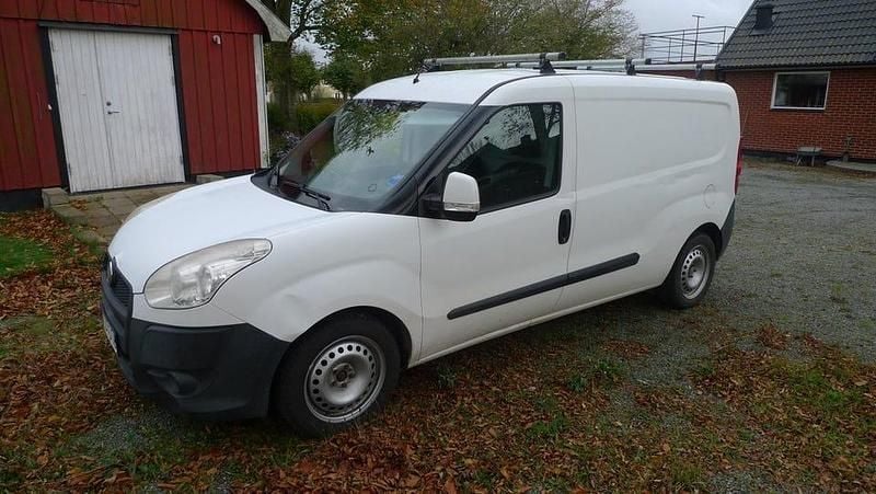 Begagnad Fiat Doblò 120 HK (88 kW) 2011 Vit Minibuss