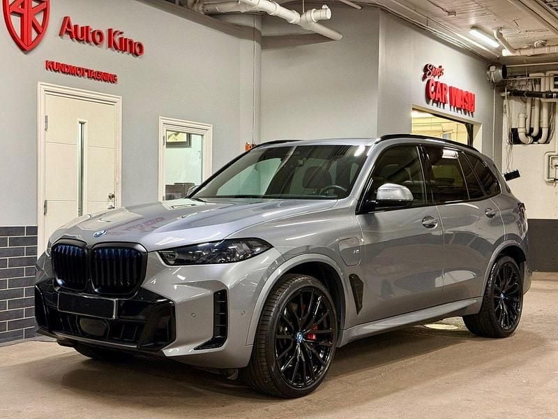 Begagnad 2024 BMW X5 Comfort Edition SUV | 1 139 000 kr - Bild 1/4