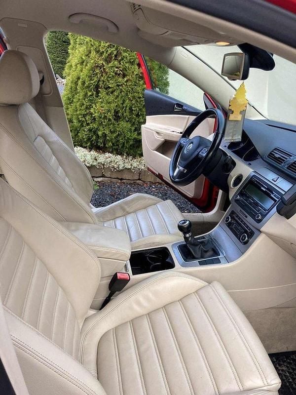 Röd Begagnad 2010 VW Passat Sportline Kombi | 36 000 kr (Marknadspris) - Bild 1/4