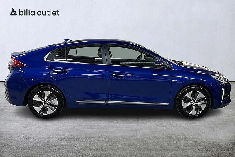 Begagnad Hyundai Ioniq Premium 100 kW (136 HK) 2018 Mörkblå Halvkombi
