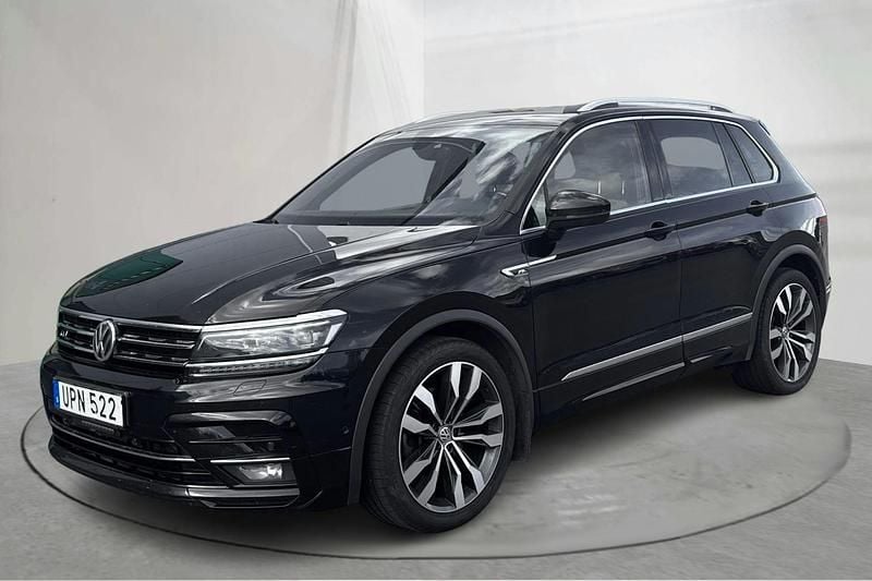 Svart Begagnad 2018 VW Tiguan Executive SUV | 209 900 kr (Marknadspris) - Bild 1/4