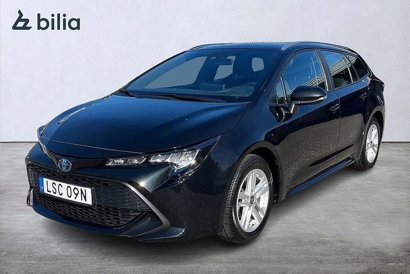 Svart Begagnad 2022 Toyota Corolla Active Kombi | 274 900 kr (Marknadspris) - Bild 1/4