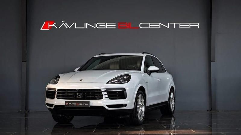 Vit Begagnad 2020 Porsche Cayenne SUV | 569 900 kr - Bild 1/4