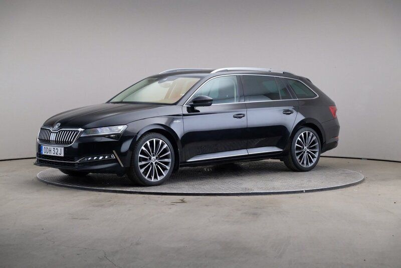 Svart Begagnad 2021 Skoda Superb LAURIN & KLEMENT Kombi | 309 000 kr (Marknadspris) - Bild 1/4
