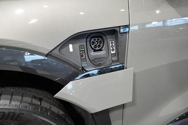 Begagnad Audi Q8 e-tron Proline 253 kW (344 HK) 2023 Chronosgrå metallic SUV