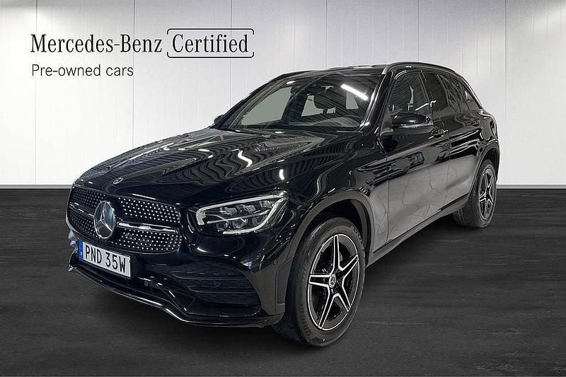 Svart Begagnad 2022 Mercedes GLC300e | 399 000 kr - Bild 1/4