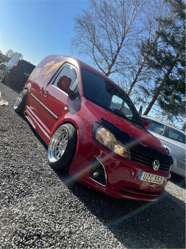 Röd Begagnad 2004 VW Caddy Minibuss | 120 000 kr - Bild 1/4