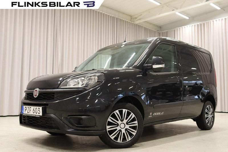 Svart Begagnad 2018 Fiat Doblò Minibuss | 89 900 kr (Bra pris) - Bild 1/4