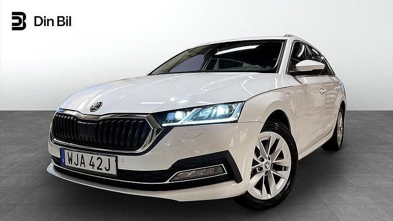 Begagnad Skoda Octavia Business Line 150 HK (110 kW) 2023 Candy white Kombi