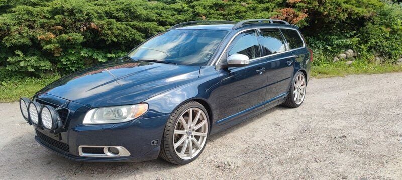 Mörkblå (mörkblå ) Begagnad 2010 Volvo V70 Kombi | 104 900 kr (Lite dyr) - Bild 1/4
