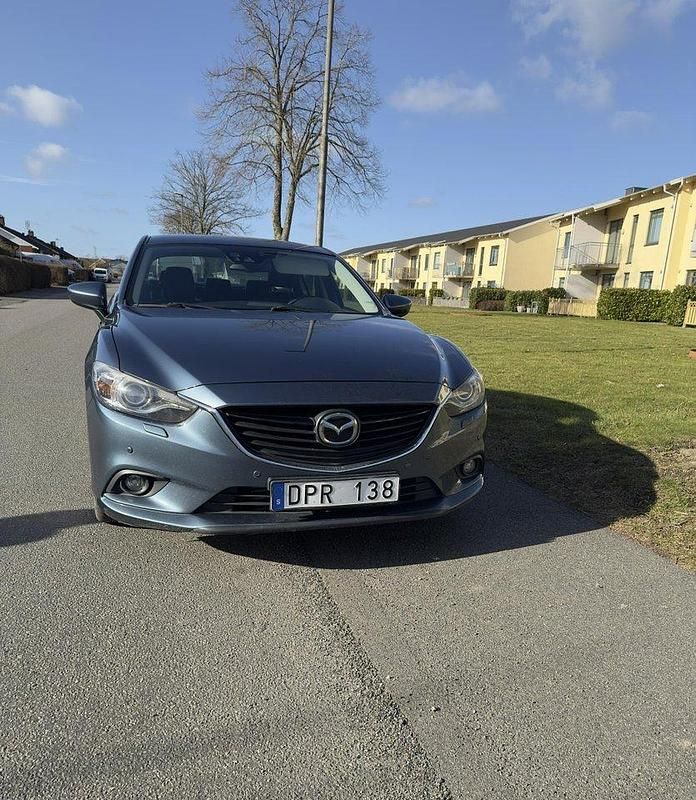 Blå Begagnad 2013 Mazda 6 Sedan | 100 000 kr (Bra pris) - Bild 1/4