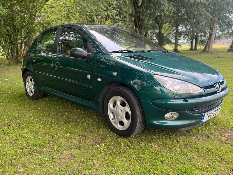 Begagnad Peugeot 206 Roland Garros 109 HK (80 kW) 2003 Grön Halvkombi